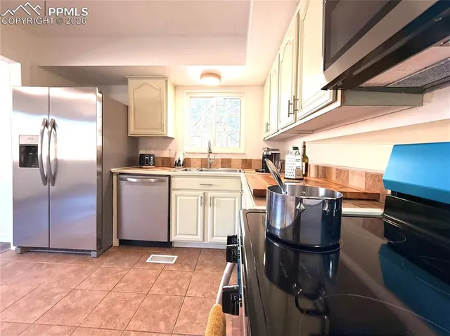 $379,900 | 12 Briargate Terrace, Pueblo, CO 81001