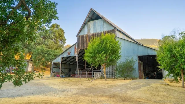 $2,843,450 | 47069 Crump Lane, Coalinga, CA 93210