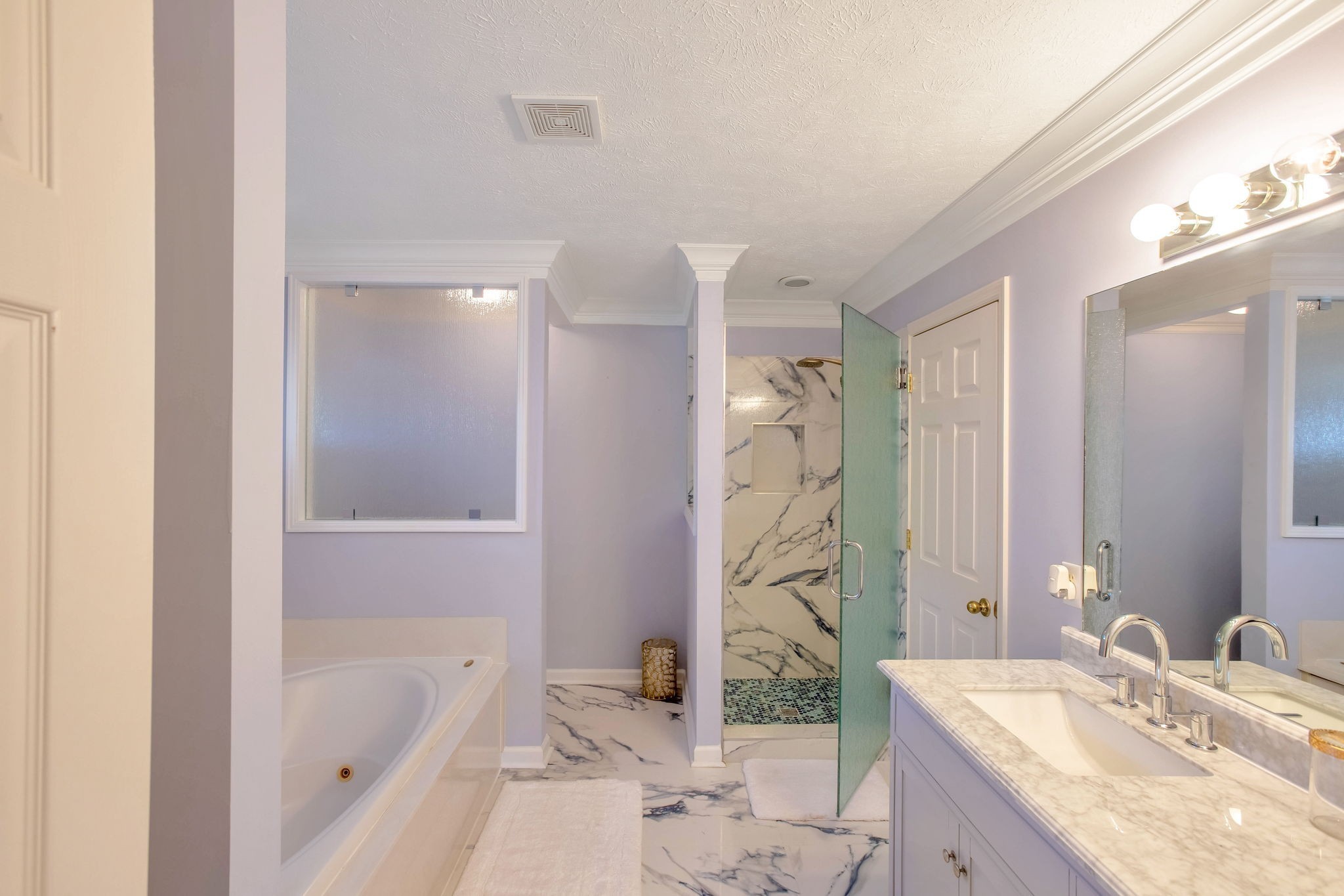 7344 Campton Road Nashville, TN 37211 - Photo 9 of 18 a bathroom with a tub sink and mirror