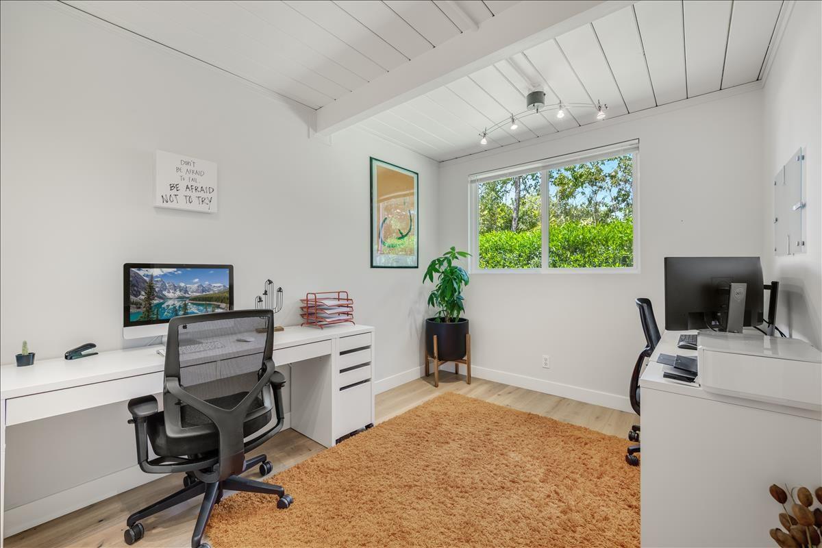 524 Thompson Avenue Mountain View, CA 94043 - Photo 25 of 34 a workspace with furniture and a window