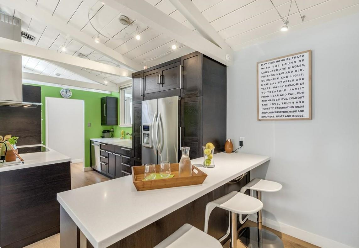 524 Thompson Avenue Mountain View, CA 94043 - Photo 7 of 34 a view of a dining room with furniture