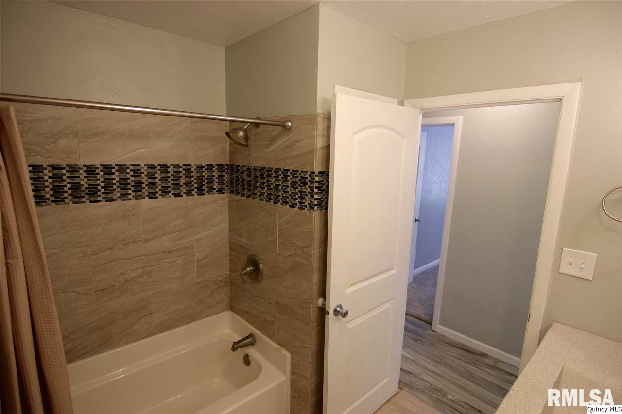 7320 Eastlake Road Quincy, IL 62305 - Photo 13 of 34