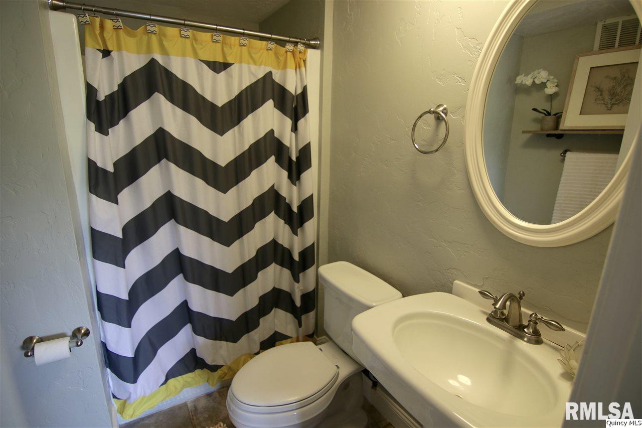 7320 Eastlake Road Quincy, IL 62305 - Photo 27 of 34