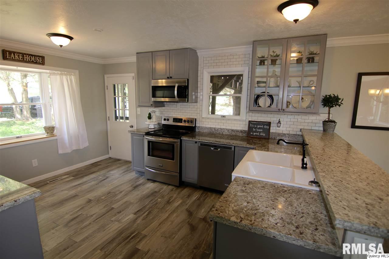 7320 Eastlake Road Quincy, IL 62305 - Photo 7 of 34