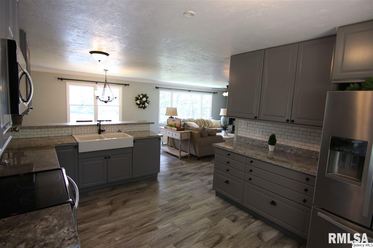 7320 Eastlake Road Quincy, IL 62305 - Photo 8 of 34