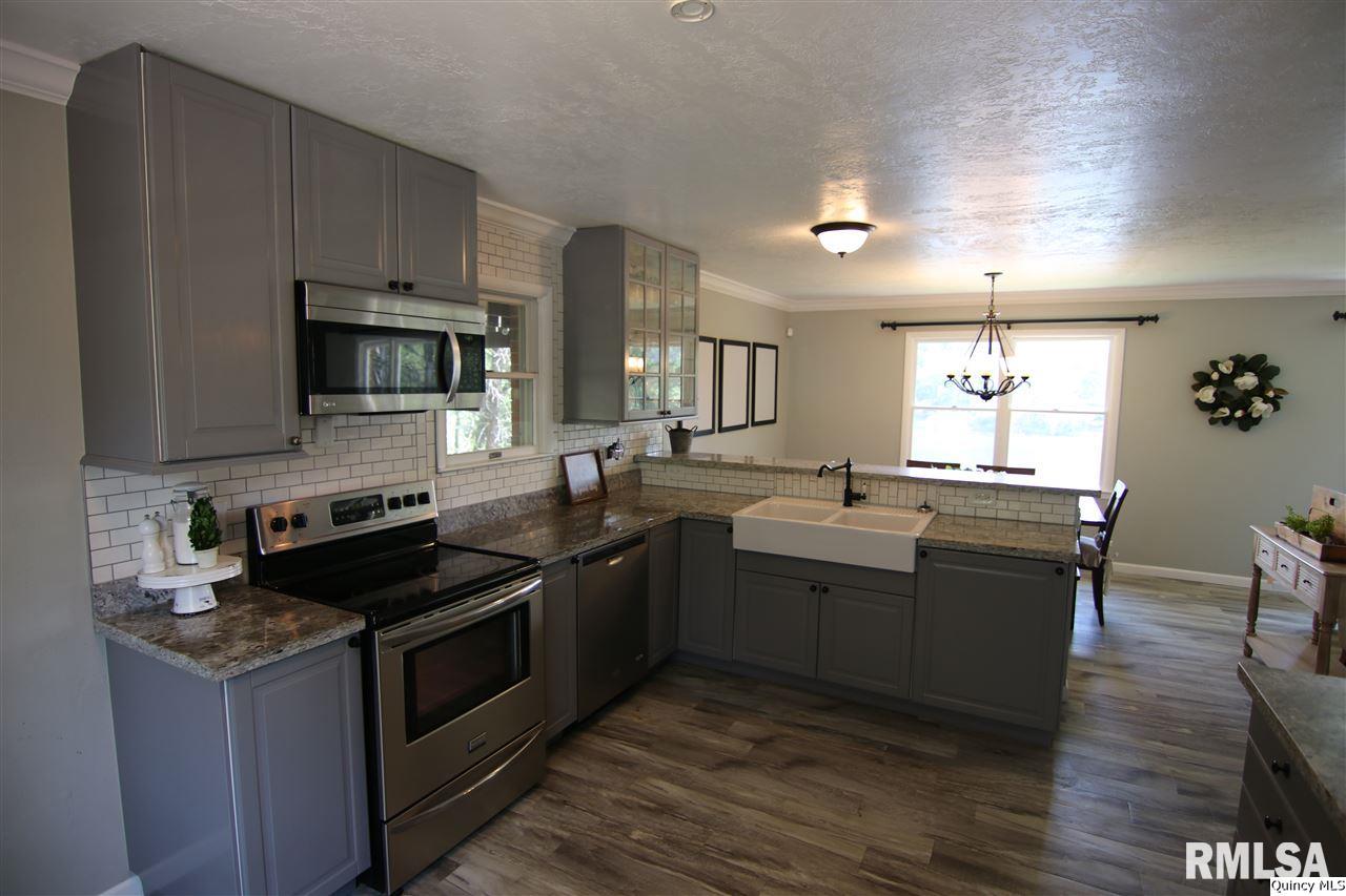 7320 Eastlake Road Quincy, IL 62305 - Photo 9 of 34