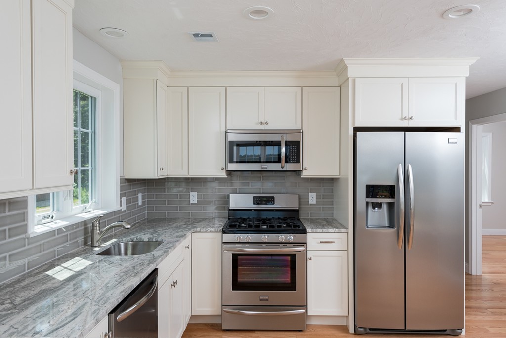 273 Lakeside Road Hanson, MA 02341 - Photo 10 of 30 Gallery Image 10