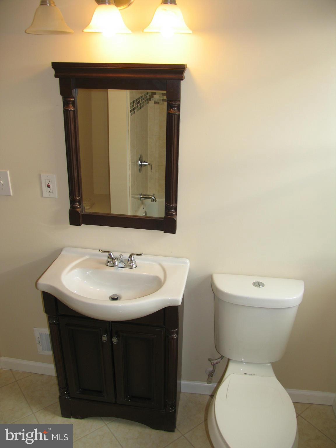 1926 Northbourne Road Baltimore, MD 21239 - Photo 11 of 24 Bath