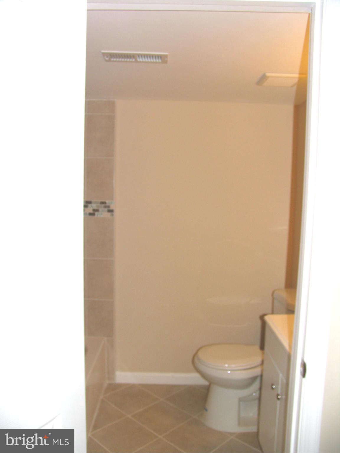 1926 Northbourne Road Baltimore, MD 21239 - Photo 21 of 24 Bath