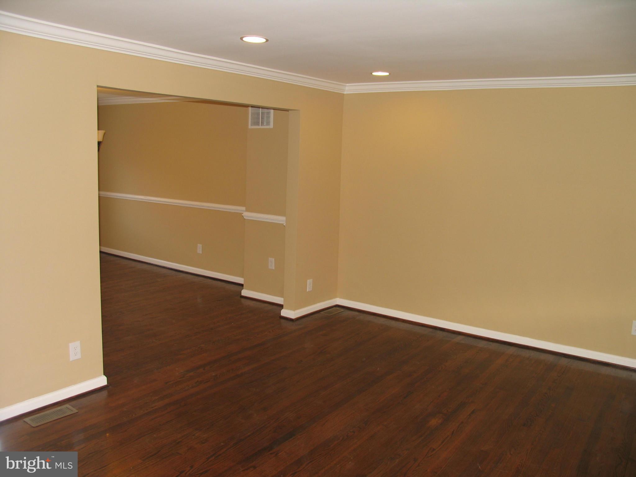 1926 Northbourne Road Baltimore, MD 21239 - Photo 8 of 24 Living Room