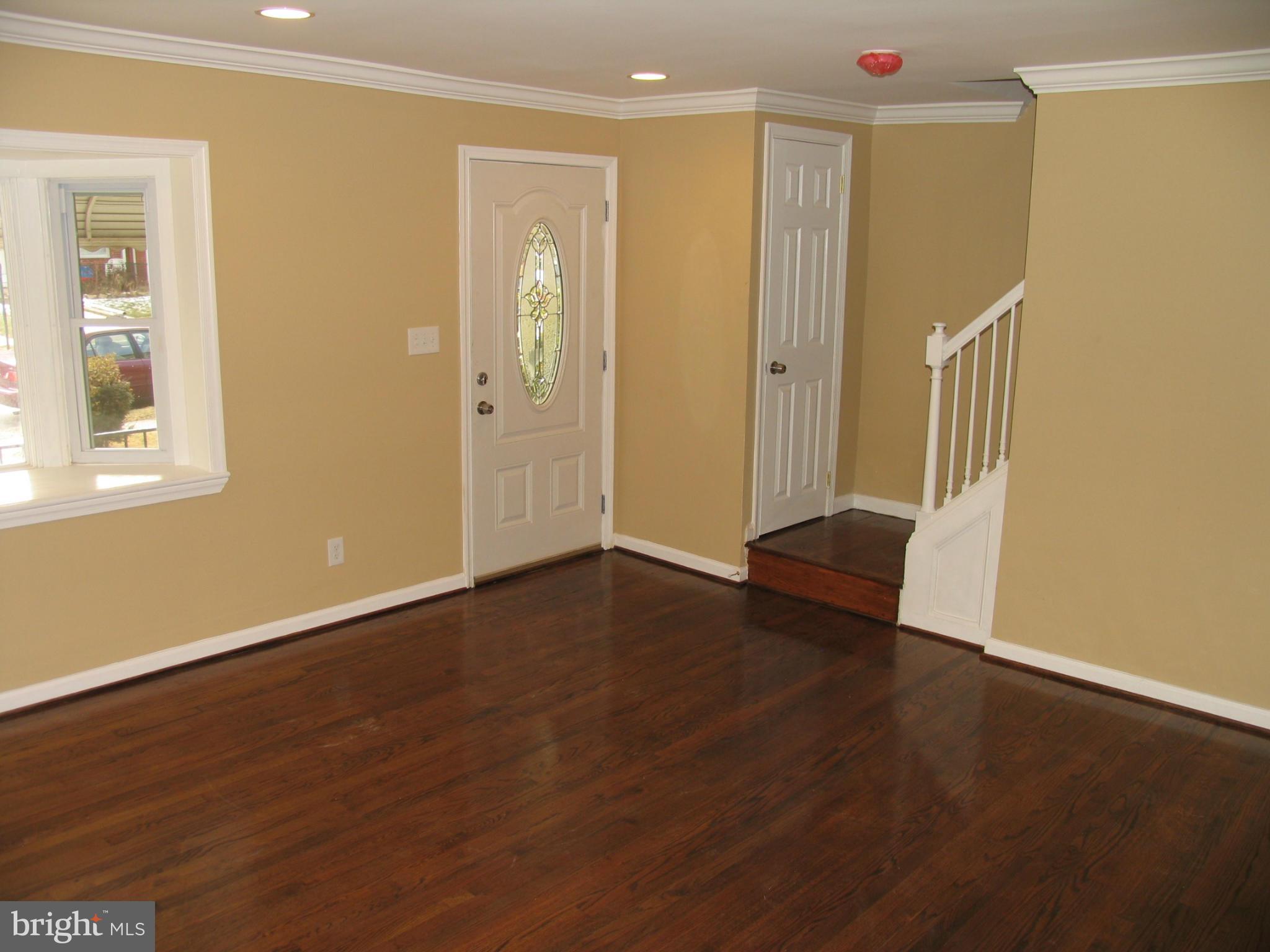 1926 Northbourne Road Baltimore, MD 21239 - Photo 9 of 24 Living Room