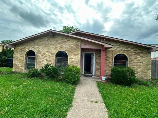 $2,200 | 3205 Galaxie Road, Garland, TX 75044