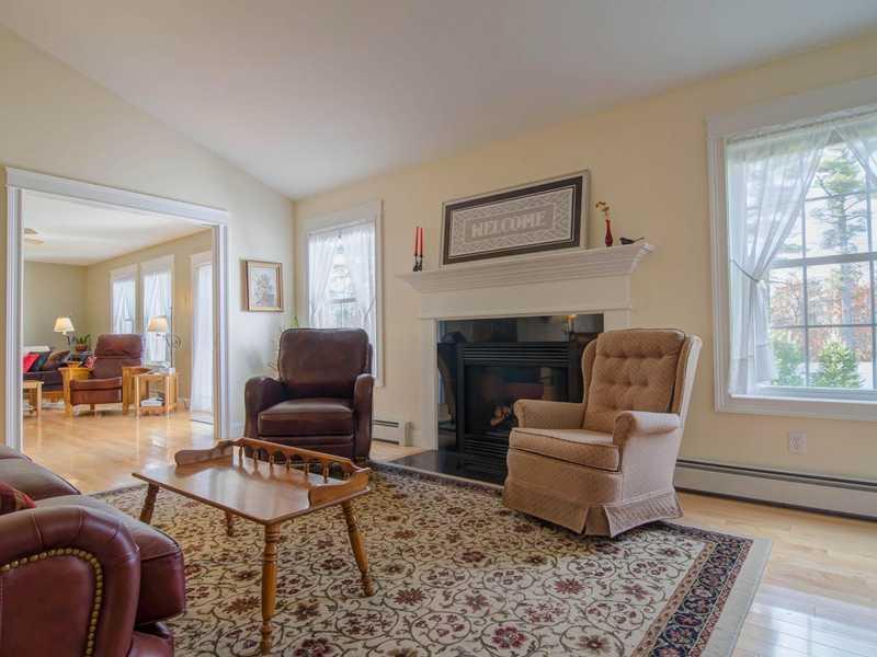 6 Goose Ledge Road, Unit 37 Cumberland Foreside, ME 04110 - Photo 9 of 27 Living Room.
