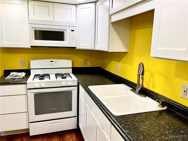 $299,900 | 12156 Liberia Road, Marilla, NY 14052