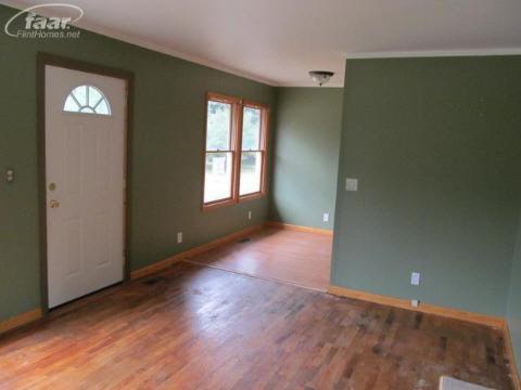 5136 Kelly Road Flint, MI 48504 - Photo 13 of 14 20114667-12.JPG