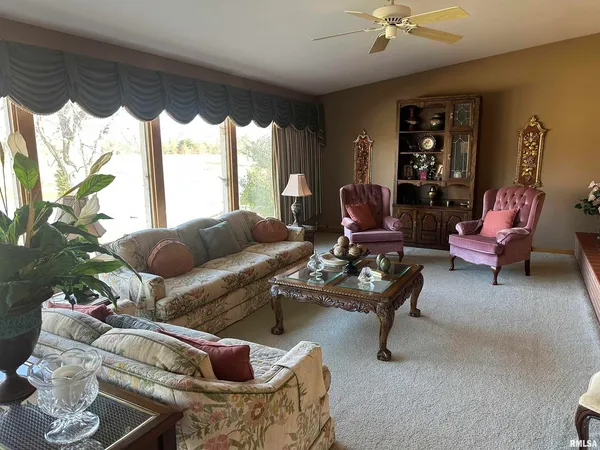 $275,000 | 944 South Lake Drive, Du Quoin, IL 62832