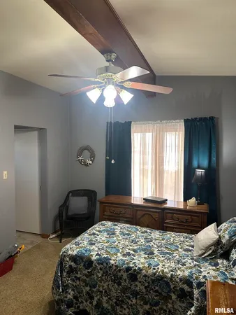 $275,000 | 944 South Lake Drive, Du Quoin, IL 62832