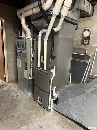 $275,000 | 944 South Lake Drive, Du Quoin, IL 62832