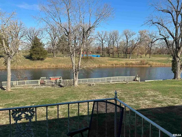 $275,000 | 944 South Lake Drive, Du Quoin, IL 62832