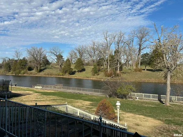 $275,000 | 944 South Lake Drive, Du Quoin, IL 62832