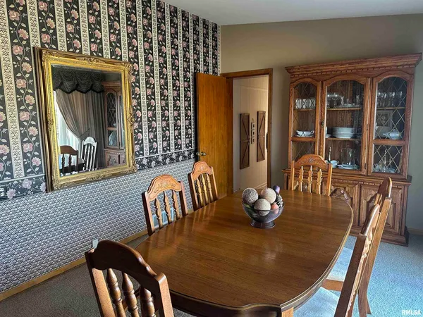 $275,000 | 944 South Lake Drive, Du Quoin, IL 62832