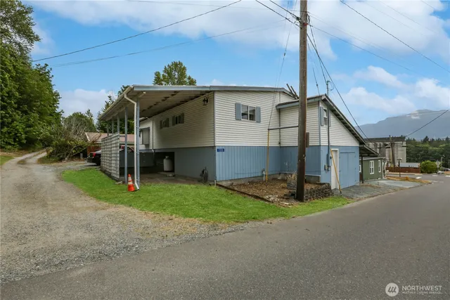 a view of a house with a yard and garage