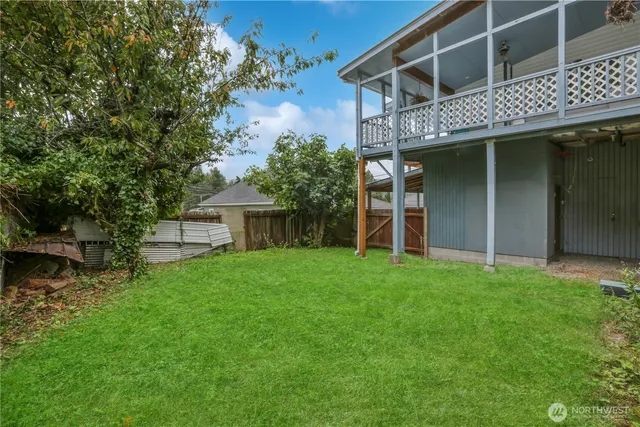 a view of a house with a backyard