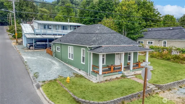 aerial view of a house with swimming pool and sitting area