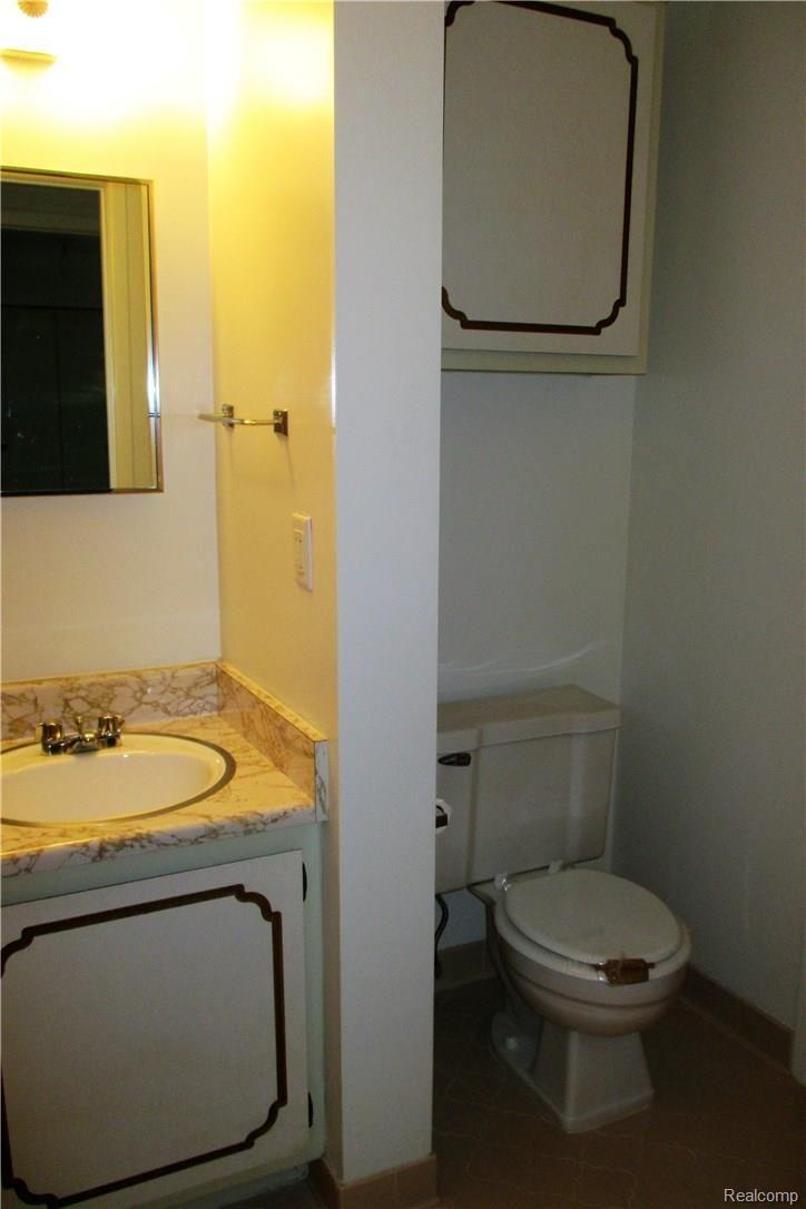 724 Oak Brook Ridge Drive Rochester, MI 48307 - Photo 14 of 18 IMG_0079 (2).JPG