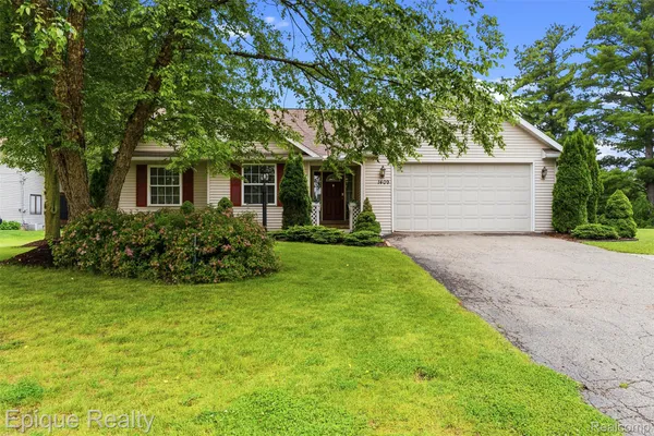 $365,000 | 1409 Meadow Green Lane, Linden, MI 48451
