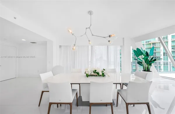 $3,500,000 | Thunder Alley, Aventura, FL 33180