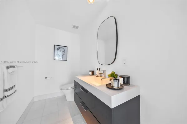 $3,500,000 | Thunder Alley, Aventura, FL 33180