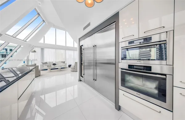 $3,500,000 | Thunder Alley, Aventura, FL 33180