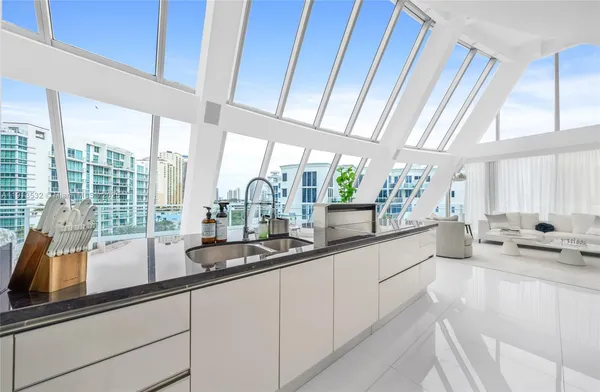 $3,500,000 | Thunder Alley, Aventura, FL 33180