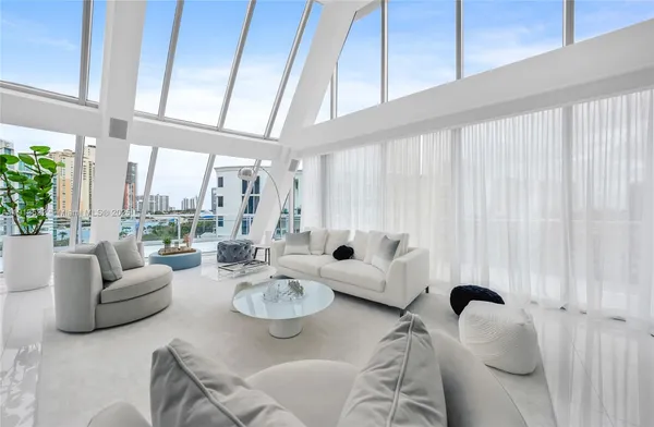 $3,500,000 | Thunder Alley, Aventura, FL 33180