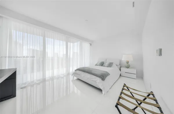 $3,500,000 | Thunder Alley, Aventura, FL 33180