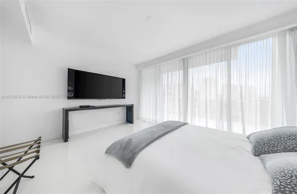 $3,500,000 | Thunder Alley, Aventura, FL 33180