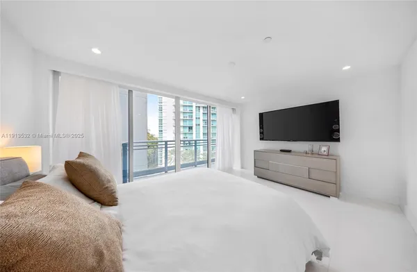 $3,500,000 | Thunder Alley, Aventura, FL 33180