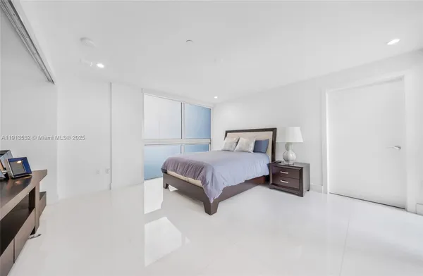 $3,500,000 | Thunder Alley, Aventura, FL 33180