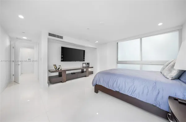 $3,500,000 | Thunder Alley, Aventura, FL 33180
