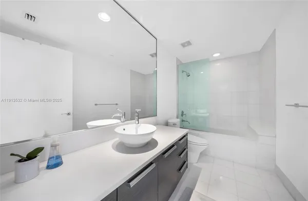 $3,500,000 | Thunder Alley, Aventura, FL 33180