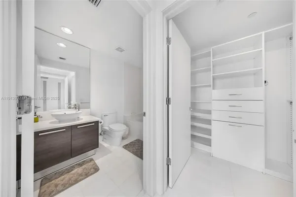 $3,500,000 | Thunder Alley, Aventura, FL 33180