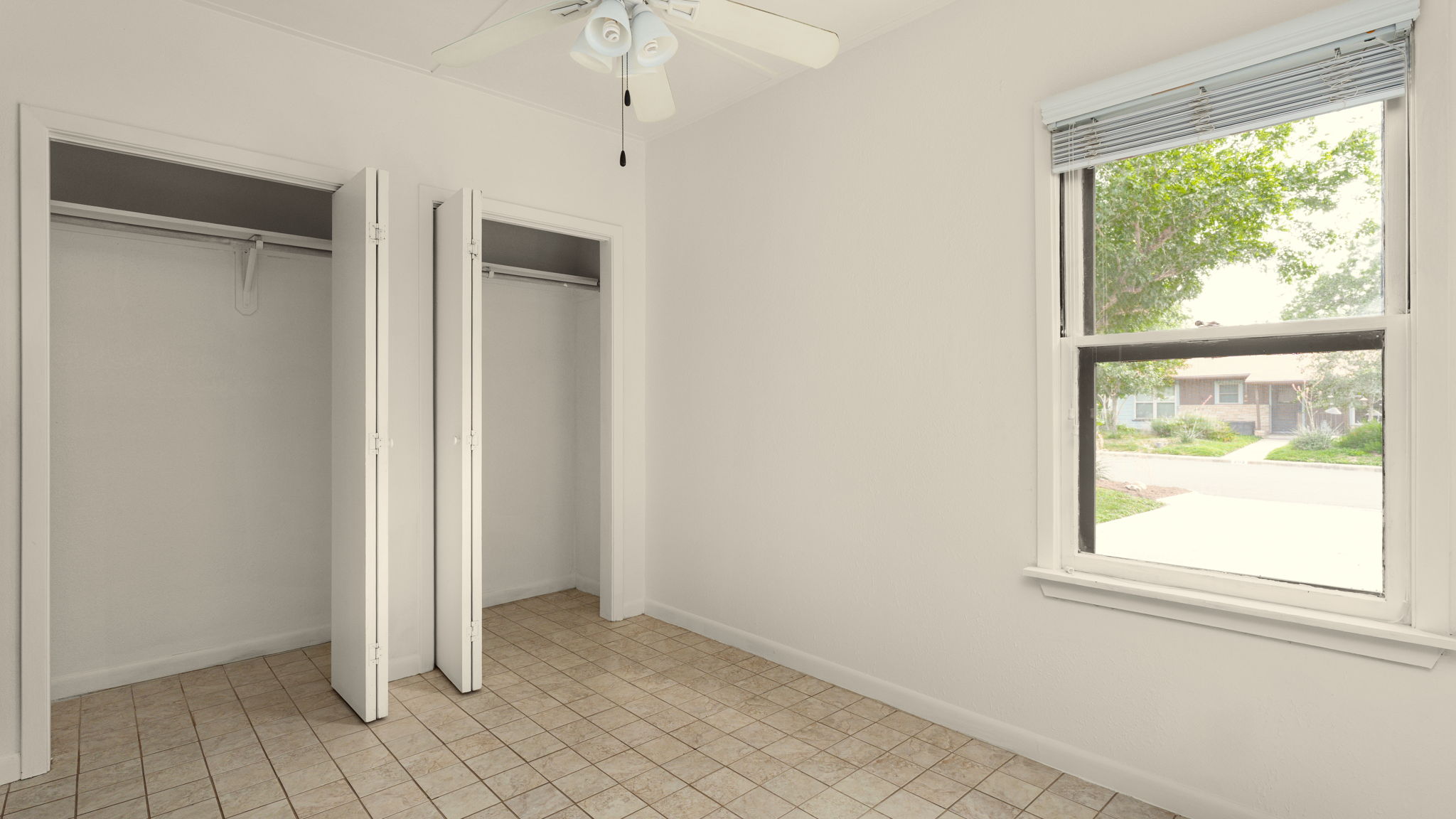 206 East Skyview Road Austin, TX 78752 - Photo 24 of 32 3rd bedroom, other side of home