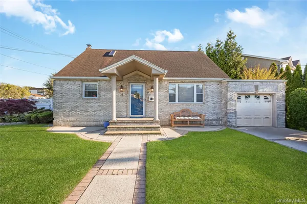 $699,990 | 53 Lincoln Boulevard, Bethpage, NY 11714