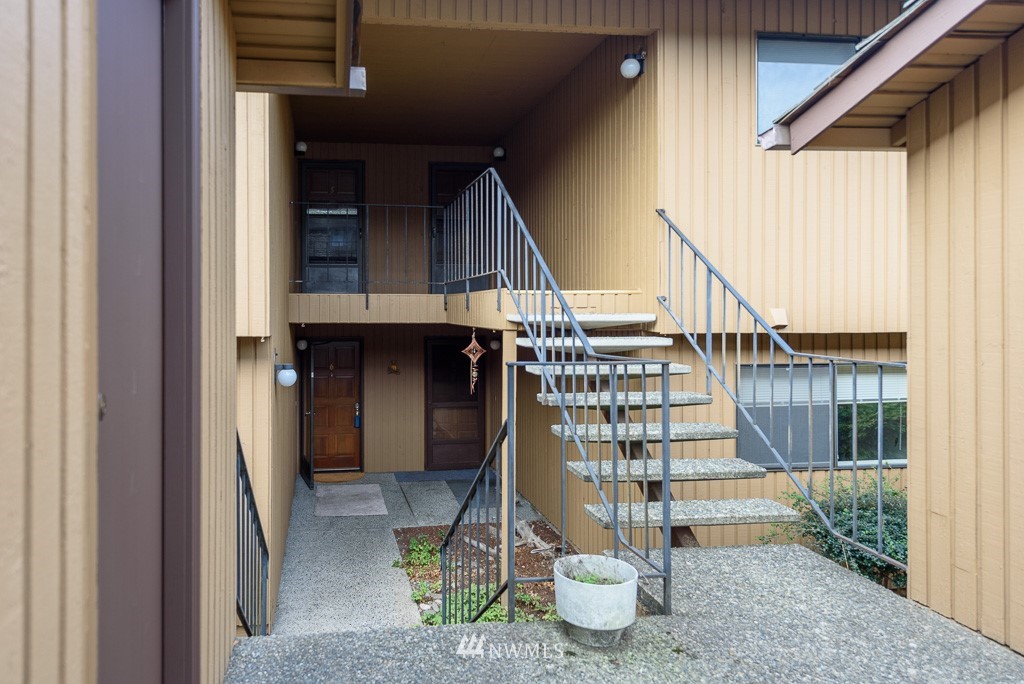 1511 Eagle Ridge Drive South, Unit F6 Renton, WA 98055 - Photo 22 of 23