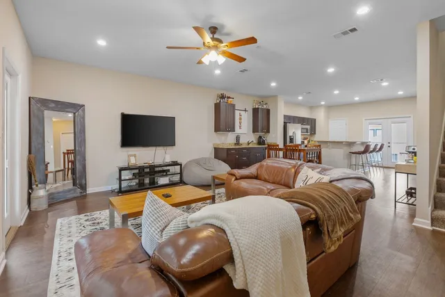 $3,000 | 1775 Belle Vue Way, Unit 1, Tallahassee, FL 32304