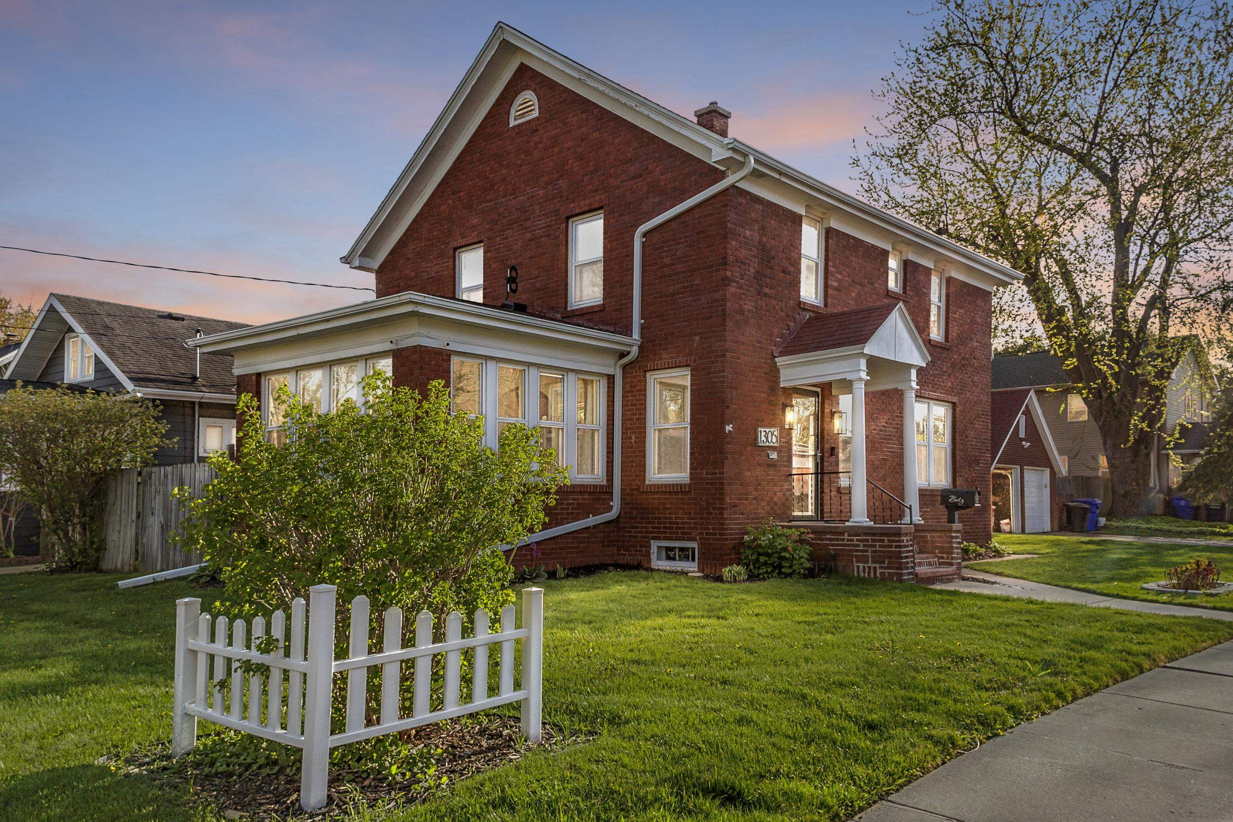 1305 West Lawrence Street Appleton, WI 54914 - Photo 1 of 66