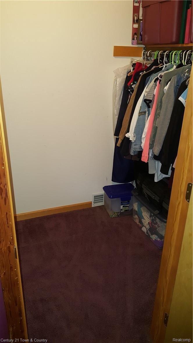 10352 Weber Road Columbus, MI 48063 - Photo 26 of 46 Large walk-in closet in bedroom 2