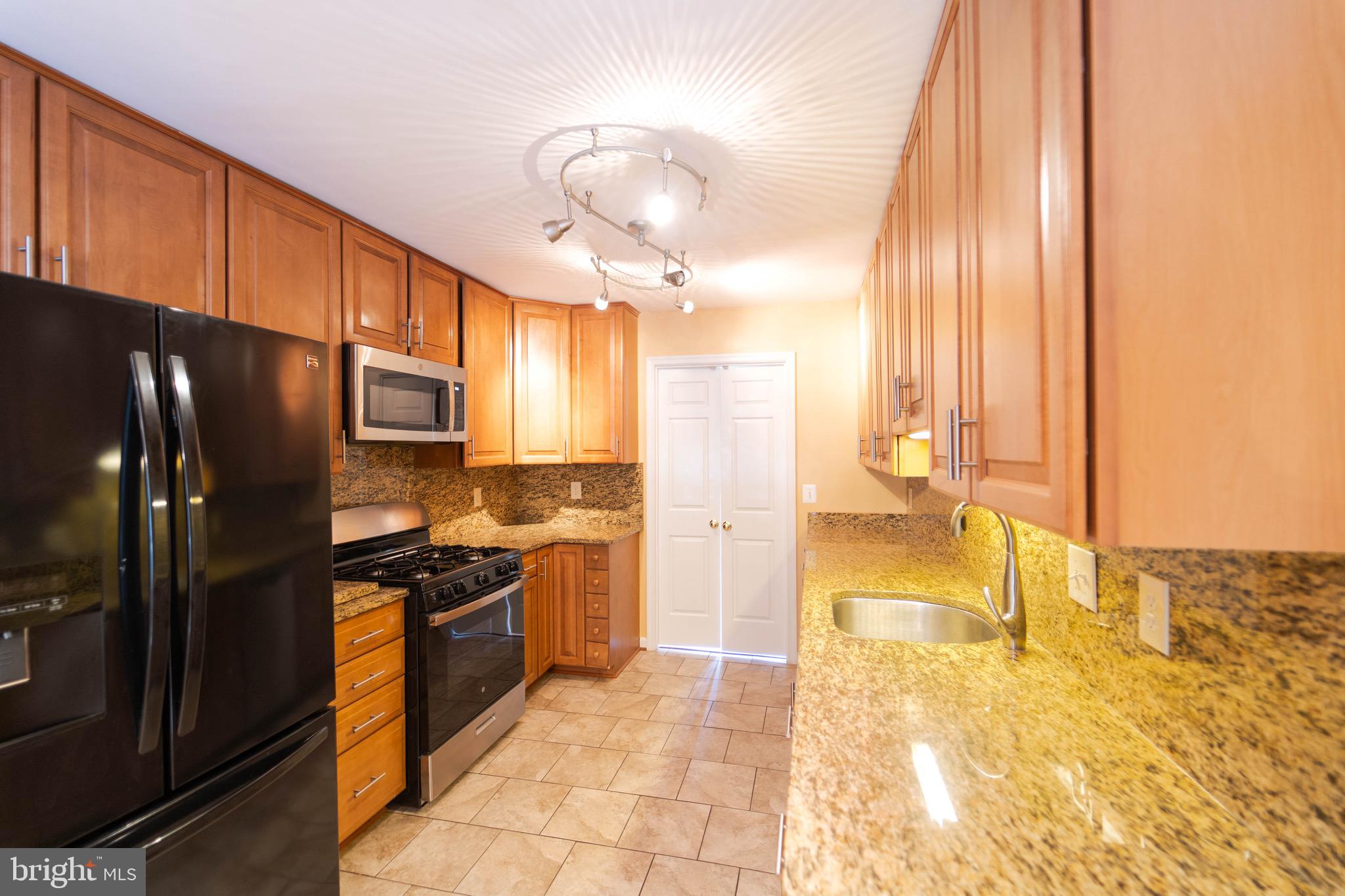 4914 Carriagepark Road Fairfax, VA 22032 - Photo 6 of 40