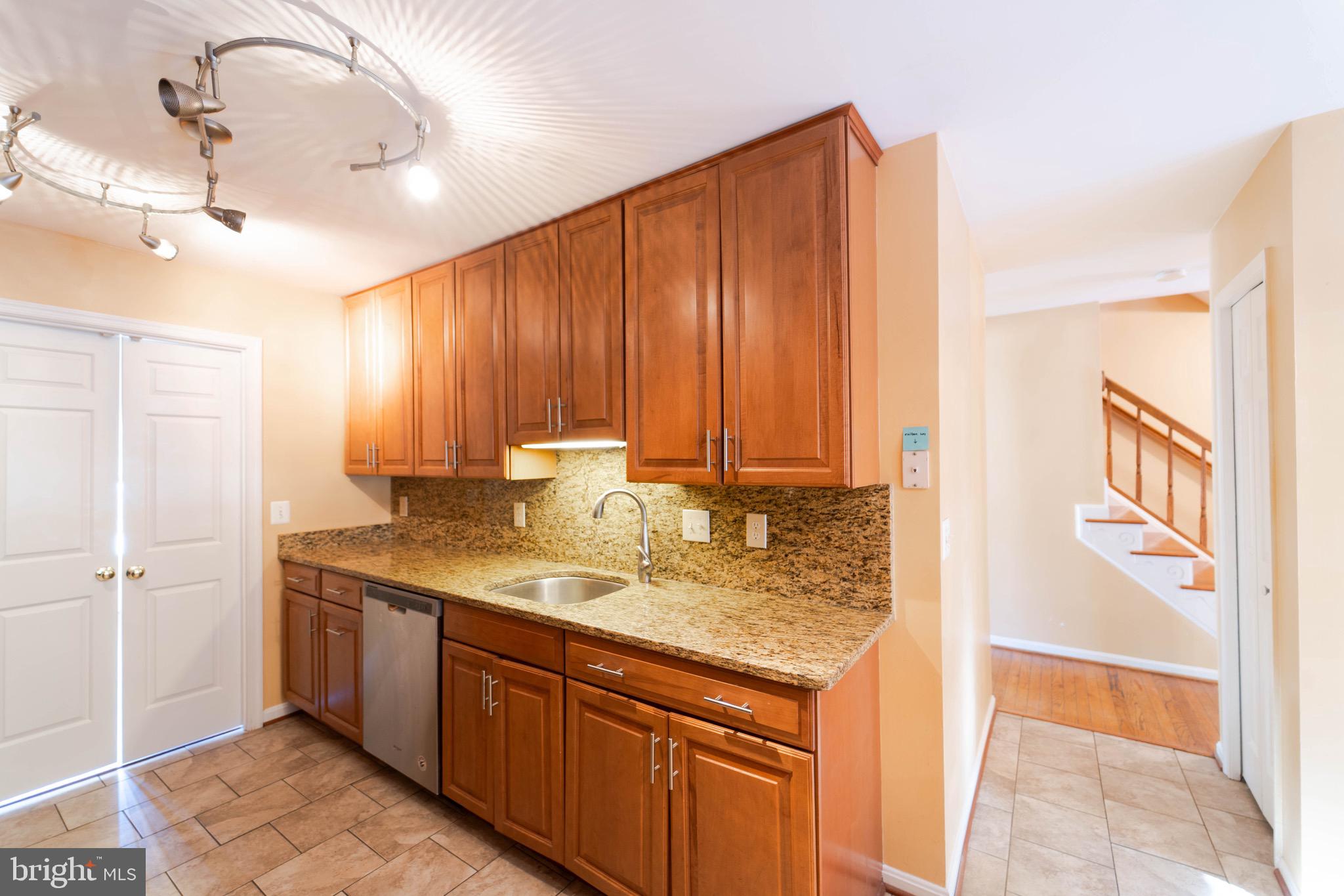 4914 Carriagepark Road Fairfax, VA 22032 - Photo 7 of 40